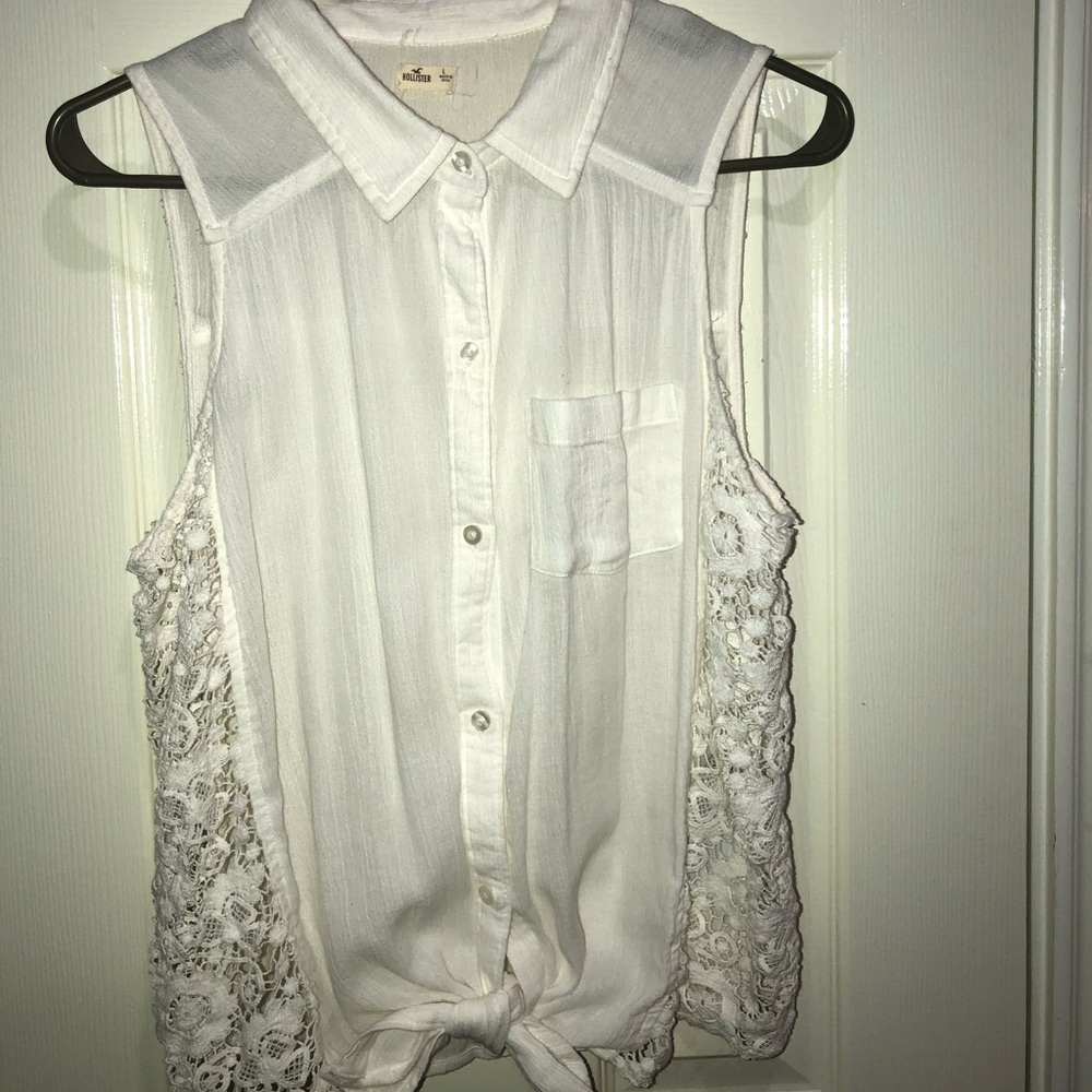 Hollister || Button up top ✨